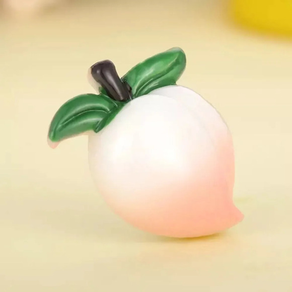 VQ Peach Brooch - Picture 2 of 5